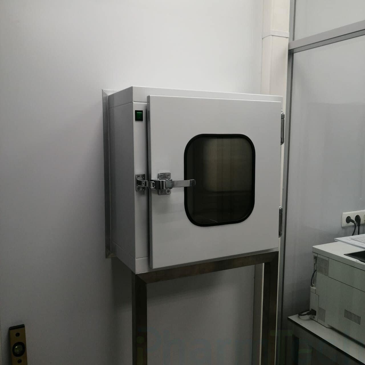 Области применения пассивных передаточных окон Пассивные передаточные окна для чистых помещений играют решающую роль в поддержании желаемого уровня чистоты в контролируе...